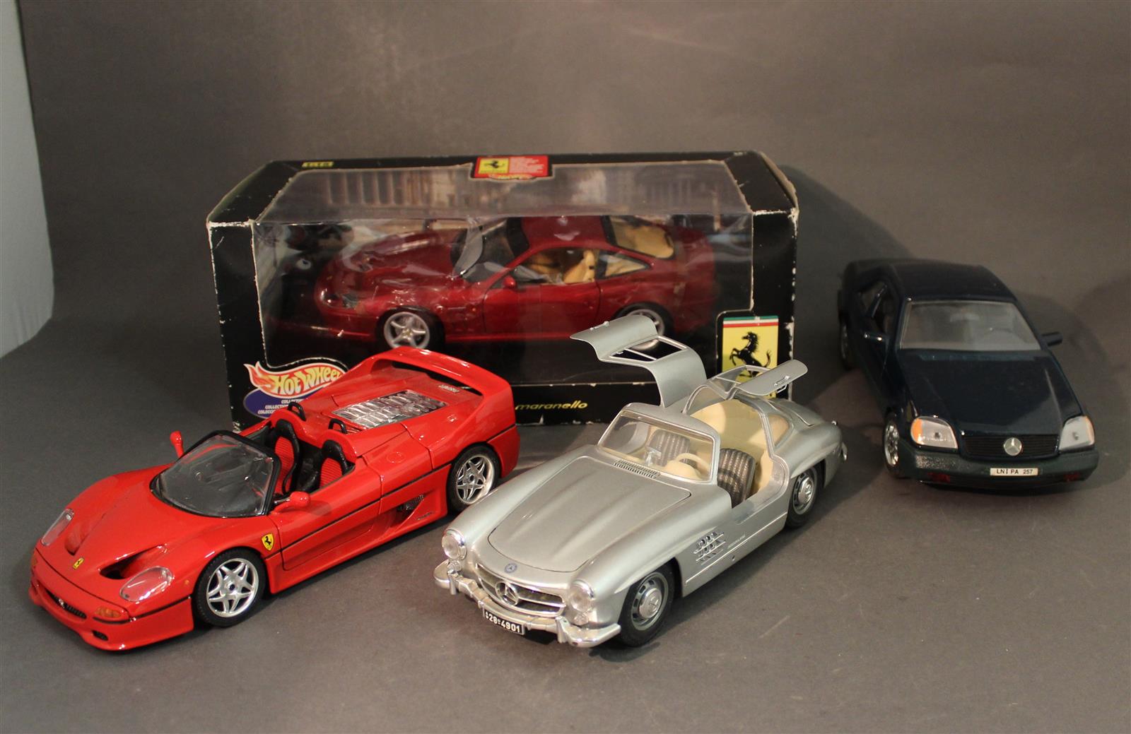 Lot de quatre voitures miniatures échelle 1/18, comprenant : une ...